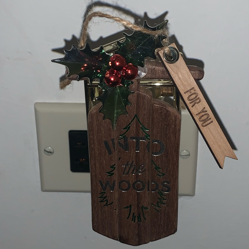BATH AND BODY WORKS WALLFLOWER PLUG IT HOLIDAY CHRISTMAS SLED INTO THE WOODS